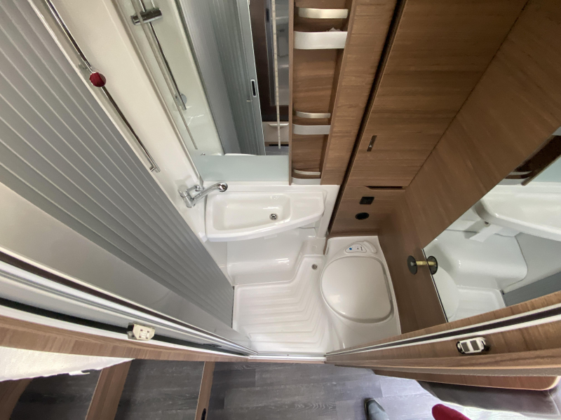 Knaus Vansation Van TI Camas individuales foto: 8