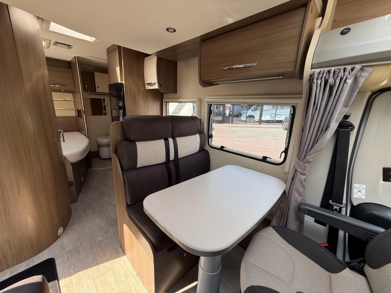 Chausson Flash 625 Cama abatible 52000 km 2015 foto: 13