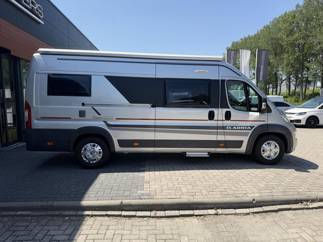Adria TWIN 640 SLX Enkele Bedden Luifel Trekhaak Bearlock foto: 7