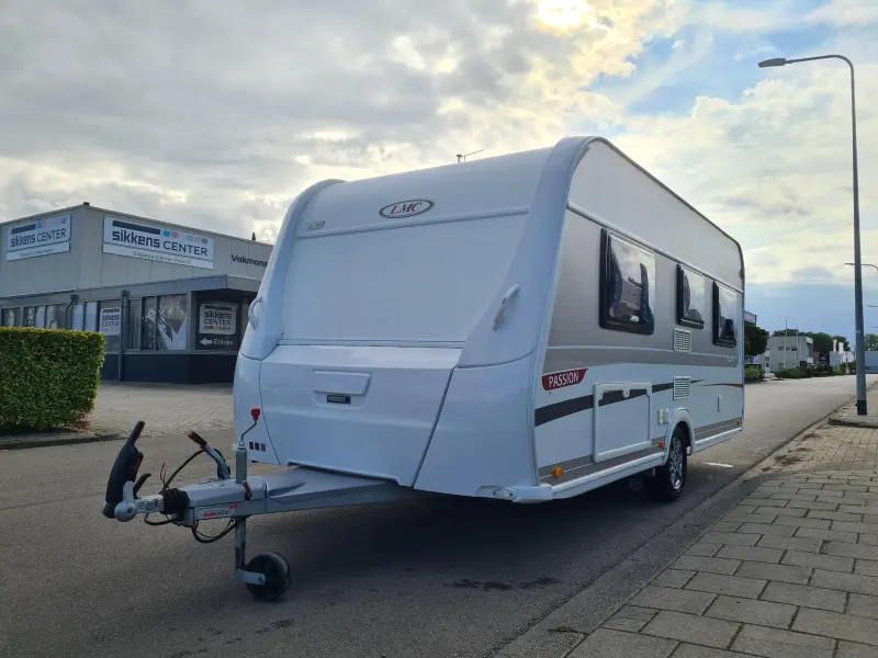 LMC Passion 440 D Voortent en mover  foto: 5