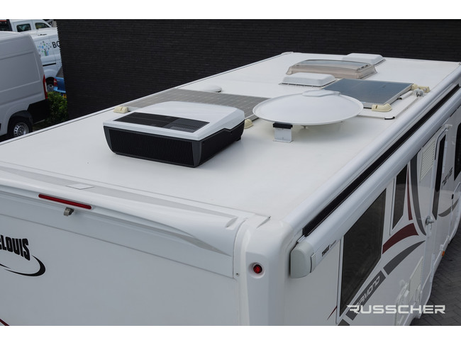 Mc Louis NEVIS | 150Pk | Queensbed | Dakairco | Luchtvering | Zonnepaneel foto: 21