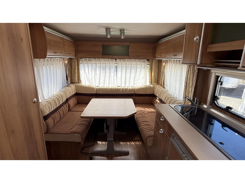 Bürstner Averso 460 TS frans bed rondzit toilet  foto: 1