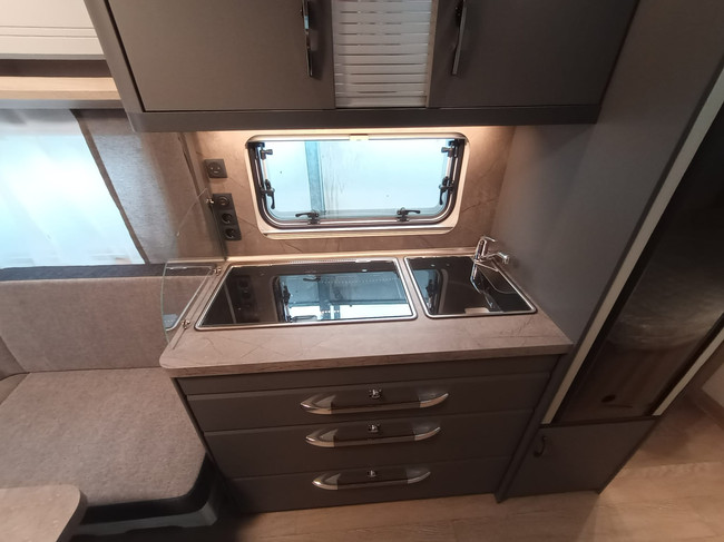 Hobby De Luxe 460 UFe Foto: 8