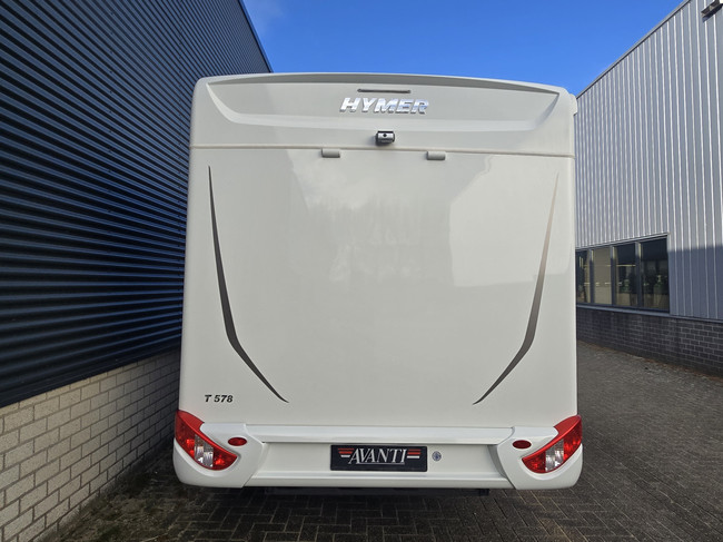 Hymer TRAMP GL 578 AMBITION 130 PK SLECHTS 29.972 KM DIGITALE ACHTERUITKIJKSPIEGEL LENGTEBEDDEN TV + SATELLIET DRAAISTOELEN foto: 8
