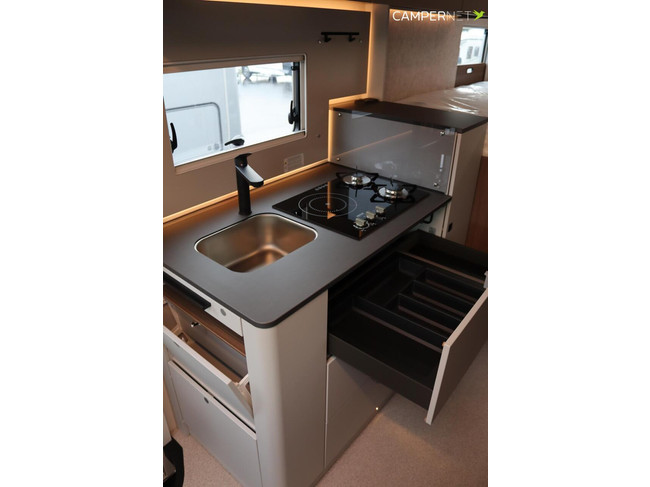 LMC Cruiser 740 EL 140hp Automatic | New model! | Single beds | Diesel heating | New from stock | photo: 12