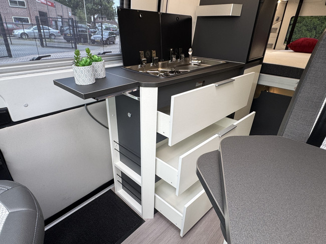 Adria Twin Supreme 640 SGX 140 PS AUTOMATIK 9-Gang Euro6 Fiat Ducato 8 Maxi **L&auml;ngsbetten h&ouml;henverstellbar/4 Sitzpl&auml;tze/Dachklima Foto: 12