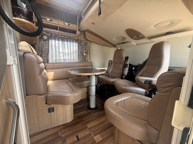 Hymer B 594 autom&aacute;tico 150 cv autocaravana muy compacta full options cama transversal+cama abatible sistema de nivelaci&oacute;n EP toldo calefacci&oacute;n estacionaria webasto aire acondicionado de techo 2x panel solar antena parab&oacute;lica el&eacute;ctrica TV garaje grande foto: 13
