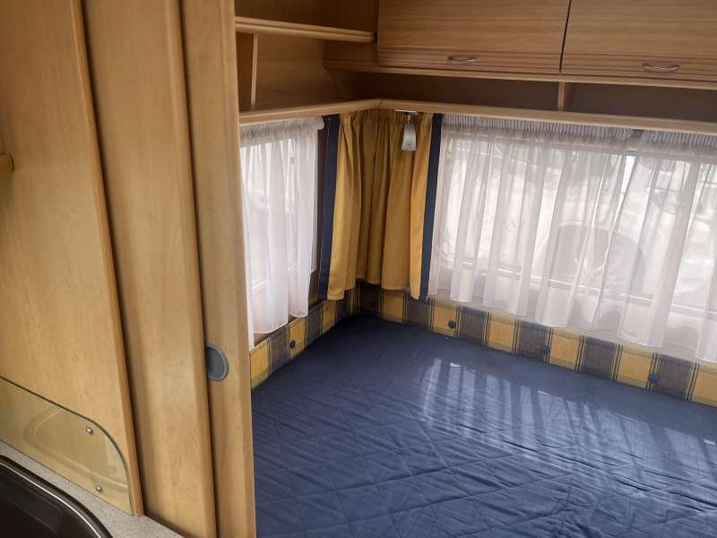 Dethleffs Camper 430 DB - Voortent  foto: 13