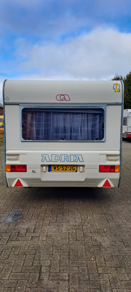 Caravan ADRIA Unica 461 Met voortent en inboedel! 5 pers foto: 5
