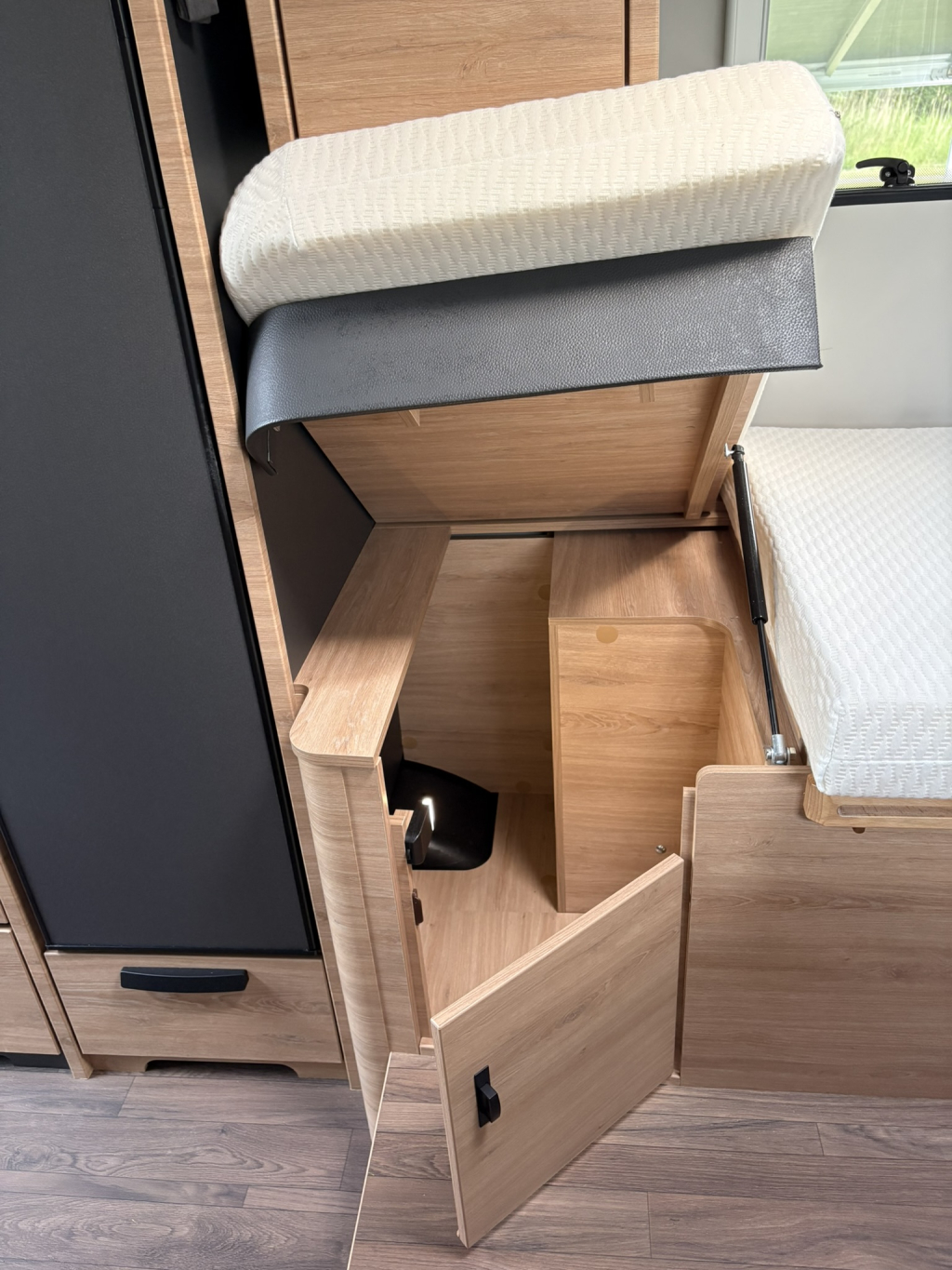 Knaus LiveTI 650 MEG Platinum Selection foto: 15