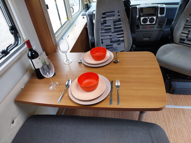 Knaus Sportliner 650 MG met solair en maxxfan  foto: 3
