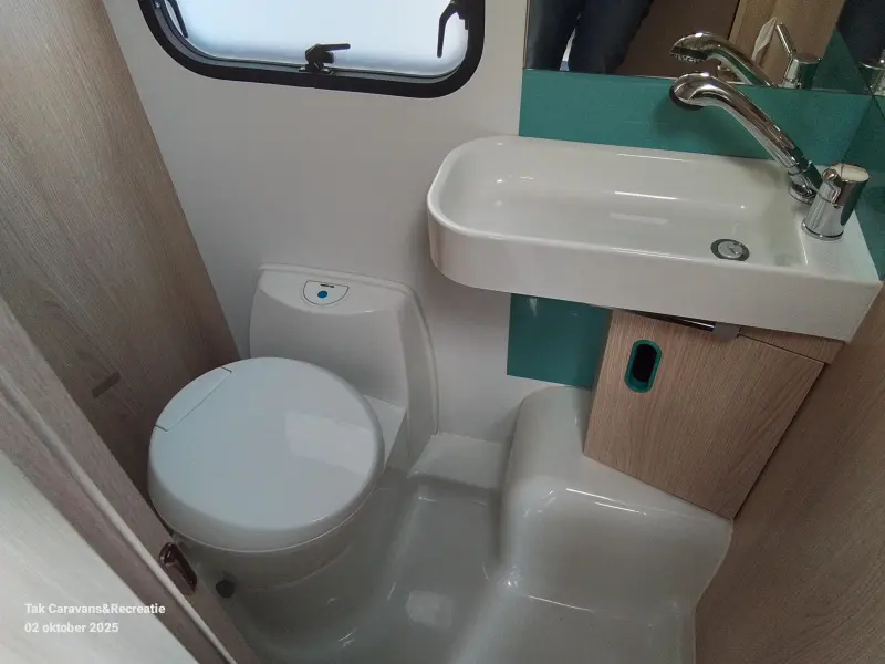 Adria Aviva 360 DD bj. 2019 lichtgewicht  foto: 5