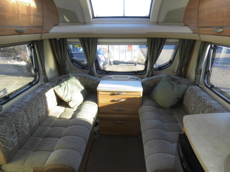 Swift Challenger 570 Sat&eacute;lite, toldo y aire acondicionado foto: 3