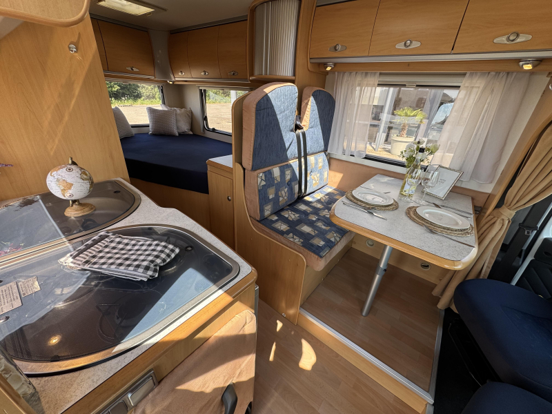 Homecar P 561 Aire acondicionado de motor Cama francesa foto: 14