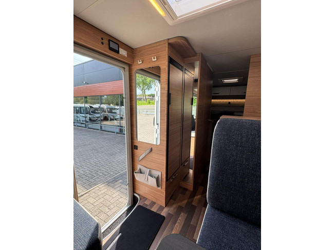 Weinsberg 700MEG CaraCore 9T-Automatic Single Beds Pull-down Bed Awning Bicycle Rack photo: 23
