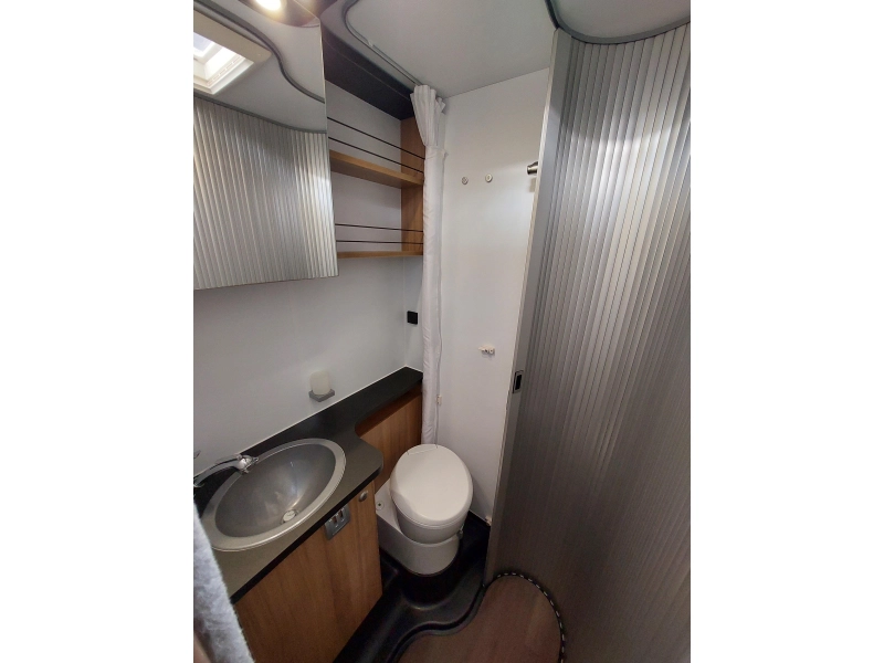 Sun Living S 65 SL Autom&aacute;tico/cama longitudinal/litio foto: 22