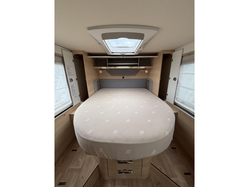 Hymer B ML I 790 Mercedes + Queen bed photo: 7