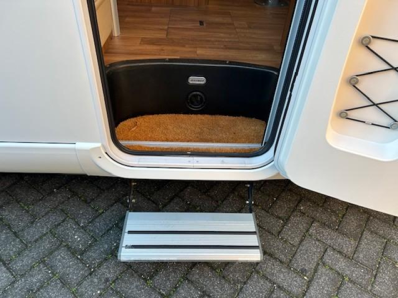 Hymer B584 B588 - automatic - low mileage photo: 19