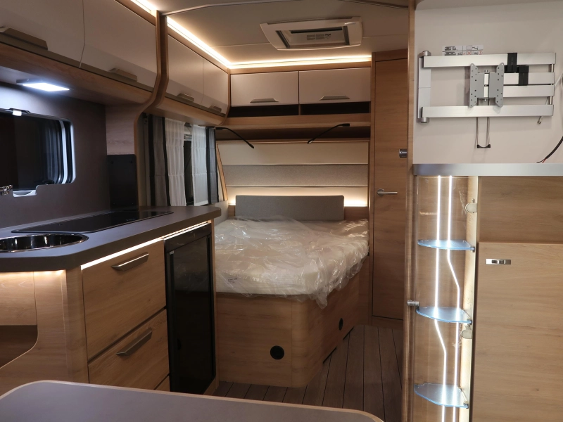 Knaus Sudwind Black Selection 450 FU 