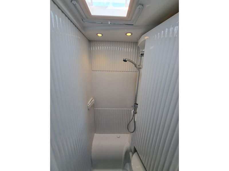 Carado V337 Zenec Nav Airco,Bearlock foto: 13