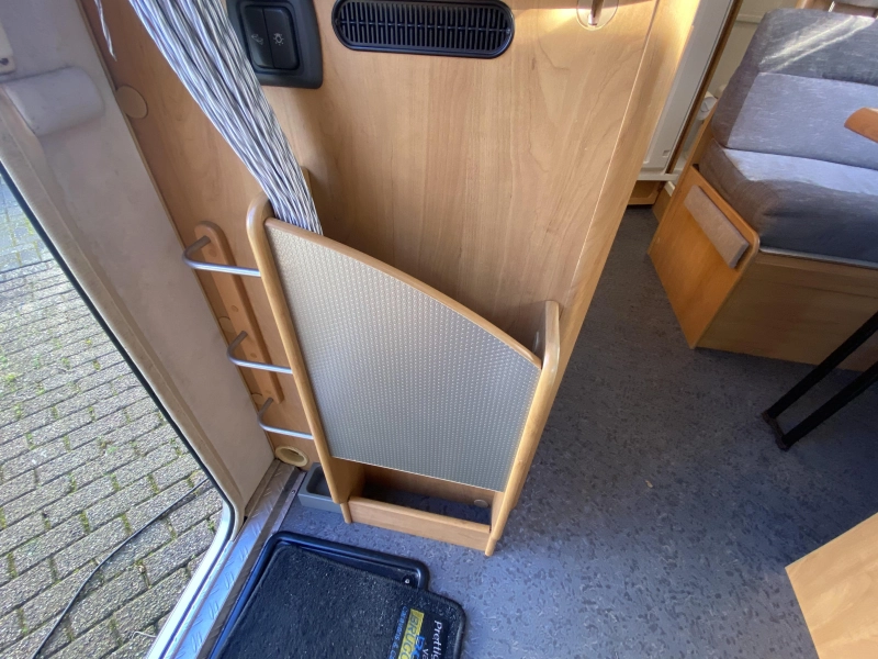 Hymer Camp 644 G 6 pers GROTE GARAGE 2,8  foto: 19