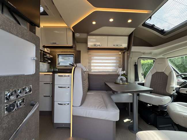 Bürstner Lyseo TD 690 G Harmony Line Black Pearl 160 pk AUTOMAAT 9-Traps Euro6 Fiat Ducato **Vlakke vloer/Enkele bedden/Maxxfa/ Satelliet foto: 1