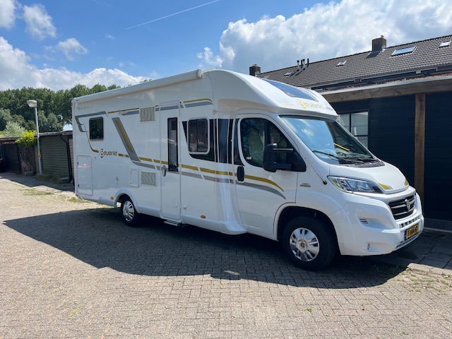 BAVARIA 746 Class 2016 52.000 KM neuer T&Uuml;V bis 9-2027 Luxus-Wohnmobil mit Queensize-Bett und Hubbett.
