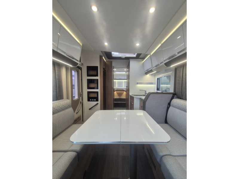 Adria Matrix Plus 670 DL face to face Foto: 10
