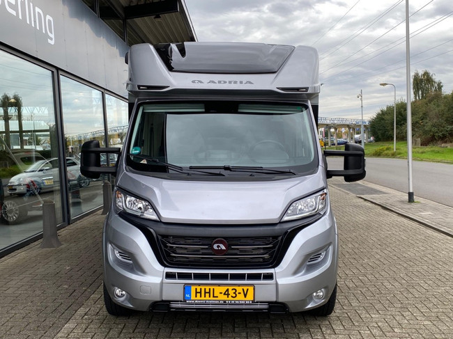 Adria Coral Supreme 670 DC QUEENSBED E&P LEVELSYSTEEM foto: 2