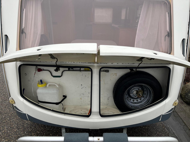 HOME-CAR Racer 45 Spirit | Franz&ouml;sisches Bett | Dinette | Fahrradtr&auml;ger vorne | Heizung | K&uuml;hlschrank | Toilette und Waschbecken Foto: 22