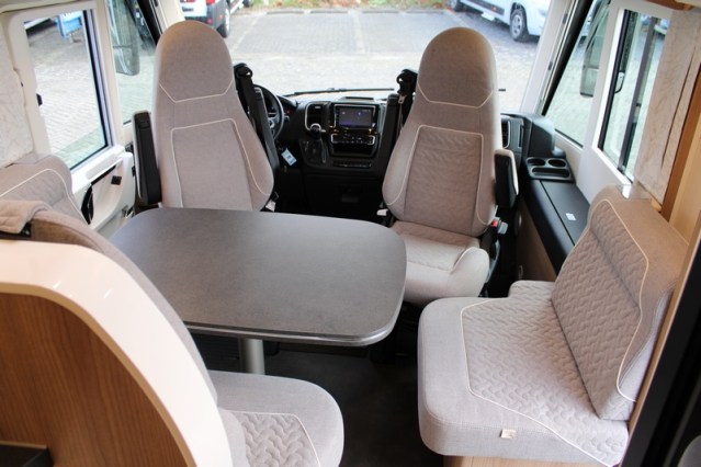 Robusto Carthago Integral Malibu I 460 LE Fiat AUTOM&Aacute;TICO 180 CV camas individuales y cama abatible (118 foto: 26