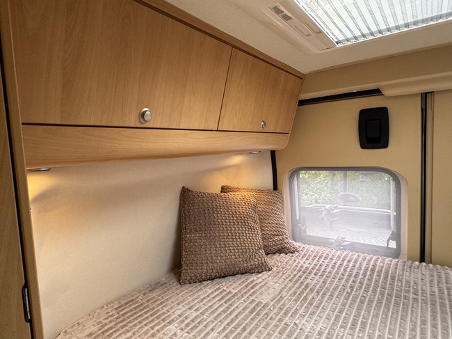 Adria Twin 600 158 CV Fiat Ducato 3.0 AUTOM&Aacute;TICO **Solo 6 metros/Cama transversal grande/4 asientos/Toldo/Panel solar/Portabicicletas/JBL/Ver foto: 15