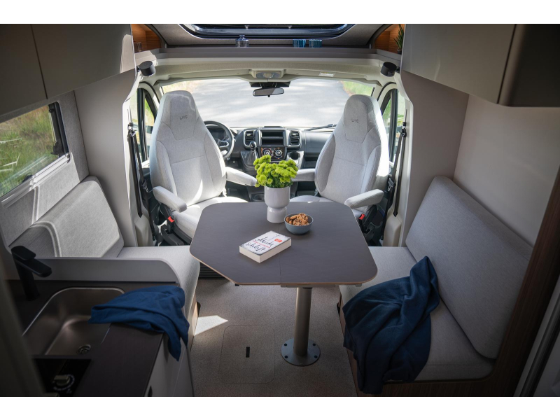 LMC Cruiser 750 EF cara a cara 2027 foto: 1