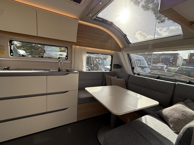 Adria Adora 522 UP Als Nieuw met Airco Mover voortent foto: 11