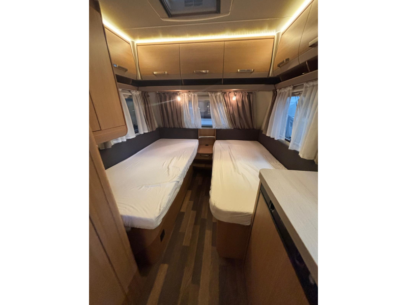 Knaus Sport 460 UE mover, toldo, avance foto: 2