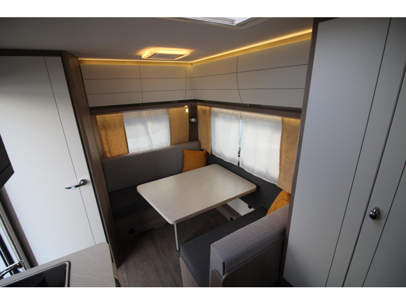 Hobby On Tour 390 SF Caravan breedte 220 cm!  foto: 8