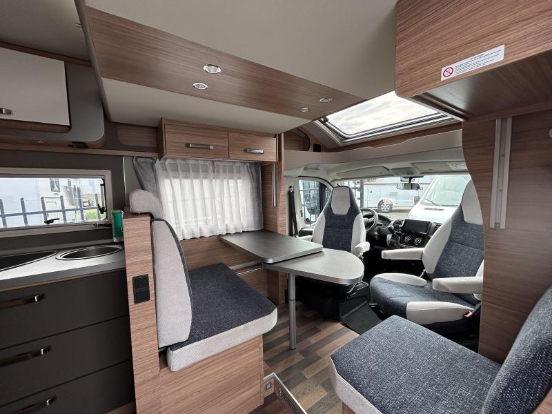 Weinsberg CaraSuite 700 ME Met hefbed & 5e gordel  foto: 8