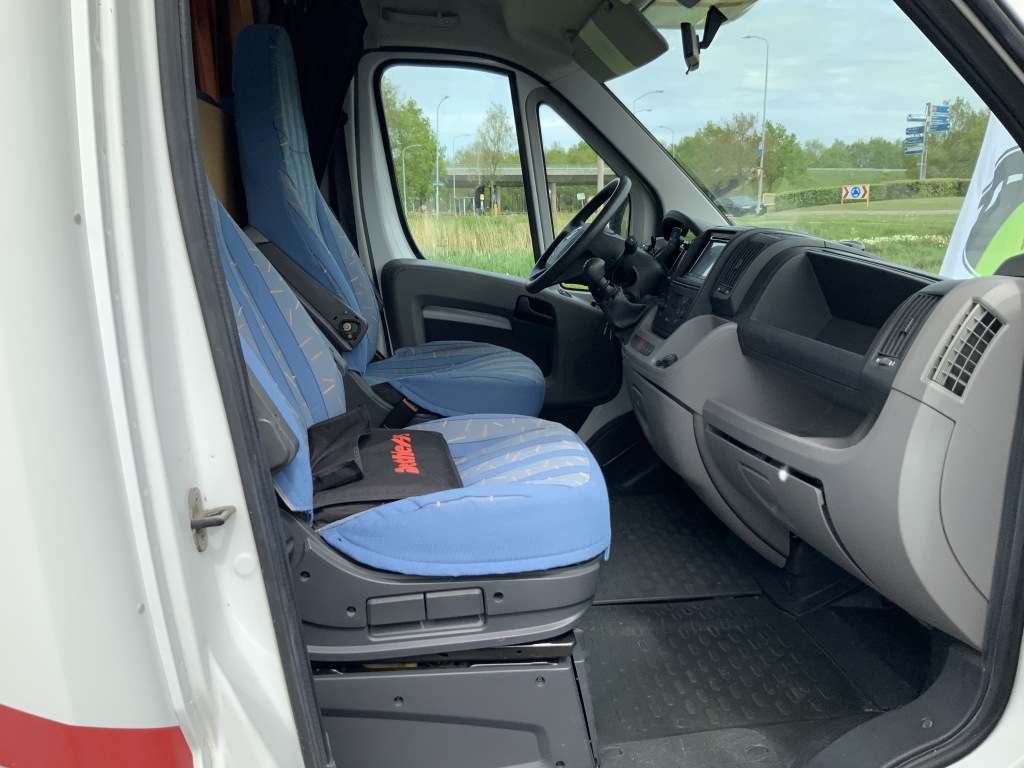 Detlheffs A 5881 Fiat 2.3 130 PS, Alkoven, Etagenbett, 5 Sitzpl&auml;tze und 6 Schlafpl&auml;tze, Hat Gebrauchsspuren, Bj. 2007 Camper Zentrum on the road Foto: 16