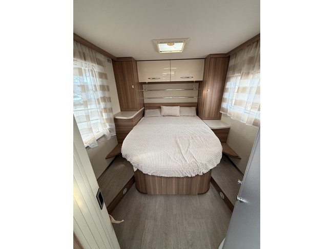 Chausson Flash 718 EB cama queen+cama abatible portabicicletas panel solar antena parab&oacute;lica el&eacute;ctrica TV puerta mosquitera remis plisado foto: 16