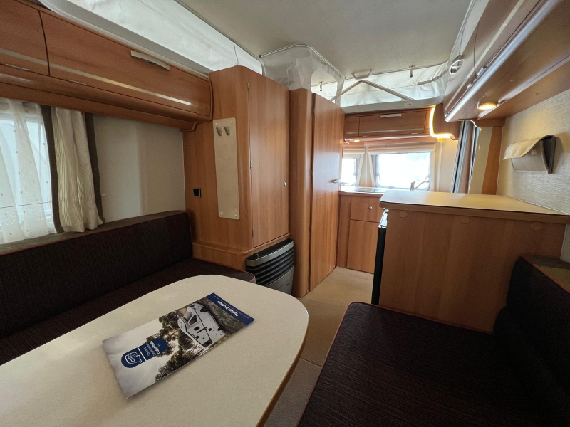 Eriba Touring Triton 420 mover, luifel, fietsenrek  foto: 12