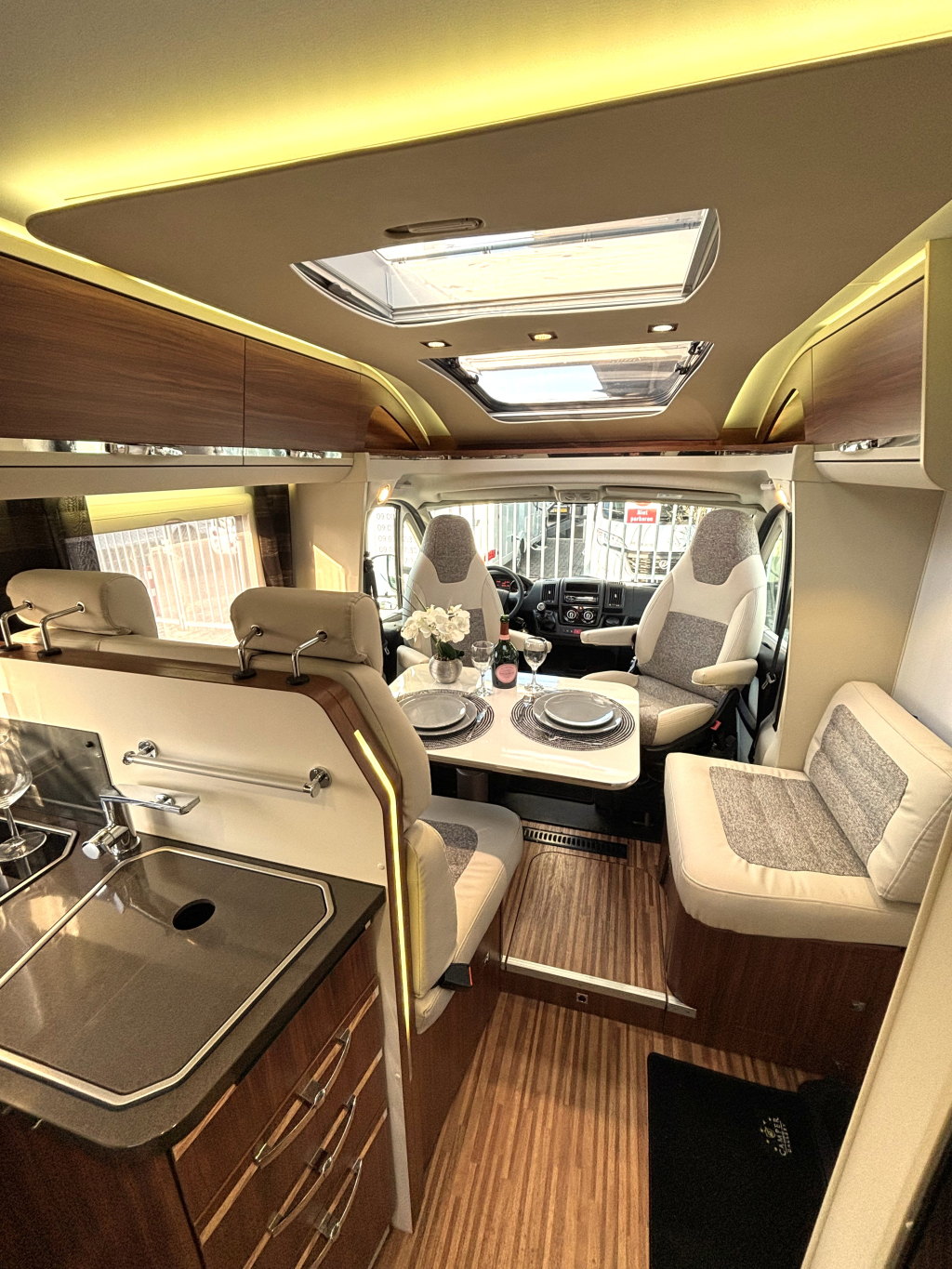 Adria Coral Supreme 670 SLT EINZELBETTEN EINZIGARTIG! ALDE Foto: 12