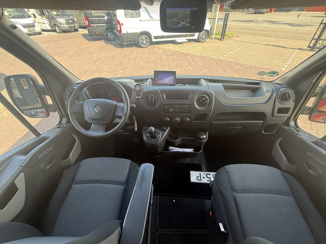 Renault Master autocaravana autom&aacute;tica, interior de lujo, cama transversal, aire acondicionado, control de crucero, c&aacute;mara, navegador, toldo, panel solar, maxxfan, enganche de remolque foto: 9