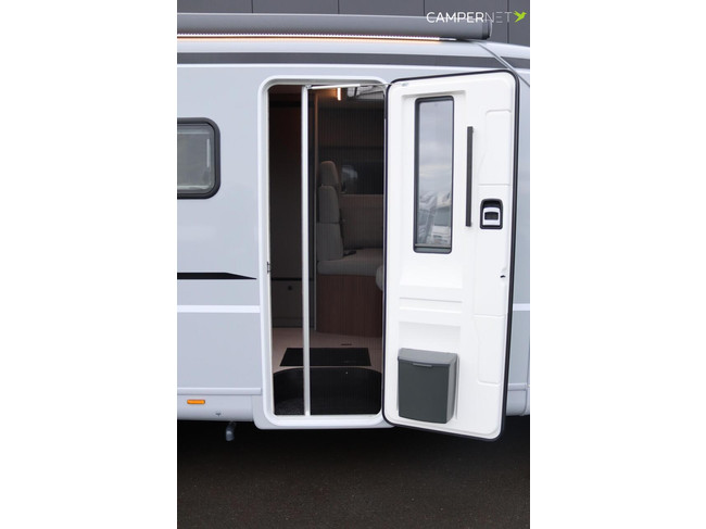 LMC Cruiser 740 EL 140hp Automatic | New model! | Single beds | Diesel heating | New from stock | photo: 5