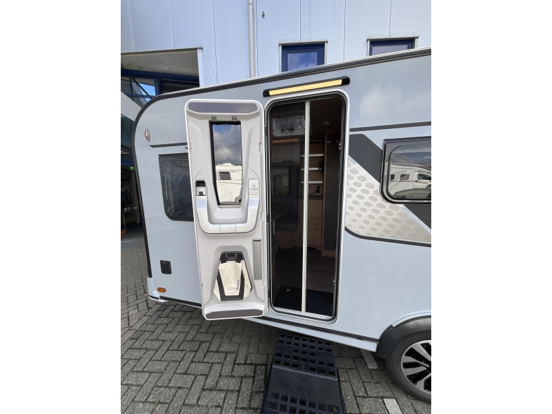 Knaus Sudwind Black Selection 460 EU ENKELE BEDDEN-VLOERVERW 