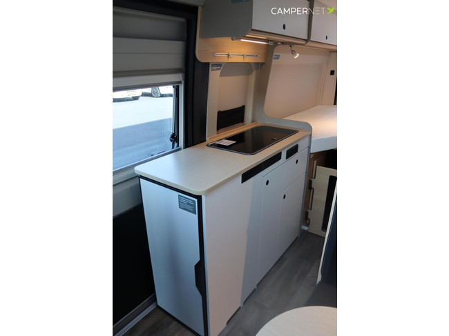 LMC Innovan 640 Pure 140cv Autom&aacute;tico | Toldo Thule | Camas individuales | Sensores de aparcamiento | Llantas de aleaci&oacute;n | Mucho espacio de almacenamiento | LED foto: 11