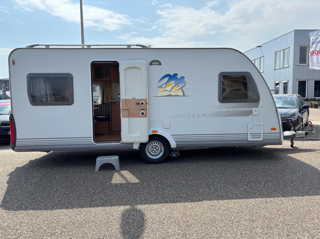 Knaus Azur NL-Premium line | Caravanmover | Fietsenrek | | Douche | 3-Pits gasfornuis | Koelkast + vriesvak foto: 7
