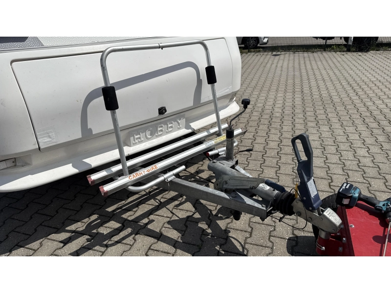 Hobby De luxe Easy 460 UFE cama francesa asiento redondo inodoro foto: 16