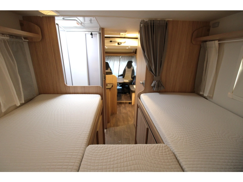 Sunlight T 68 Adventure Edition Camas individuales / Cama abatible foto: 12