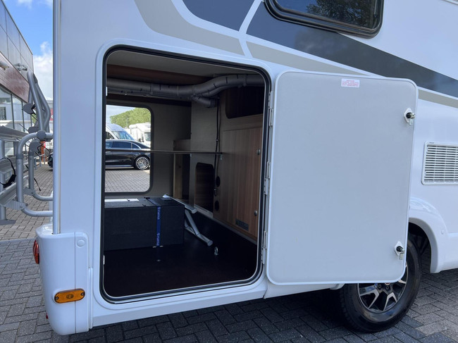 Weinsberg 600 MEG CaraCompact Single Beds Awning 2X Air Conditioning Bicycle Rack photo: 21