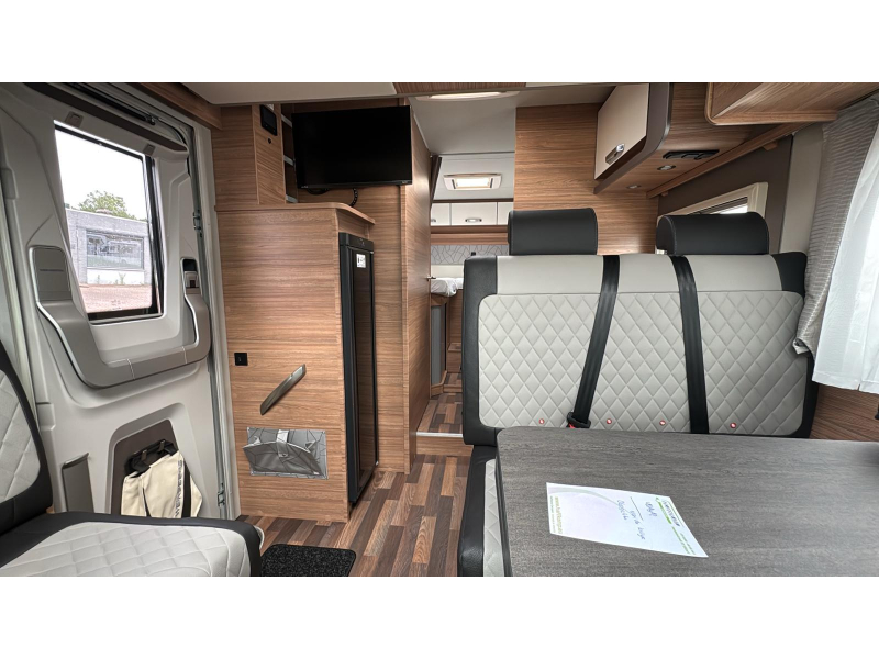 Weinsberg CaraSuite 700 ME EH478 ensuite badkamer  foto: 5